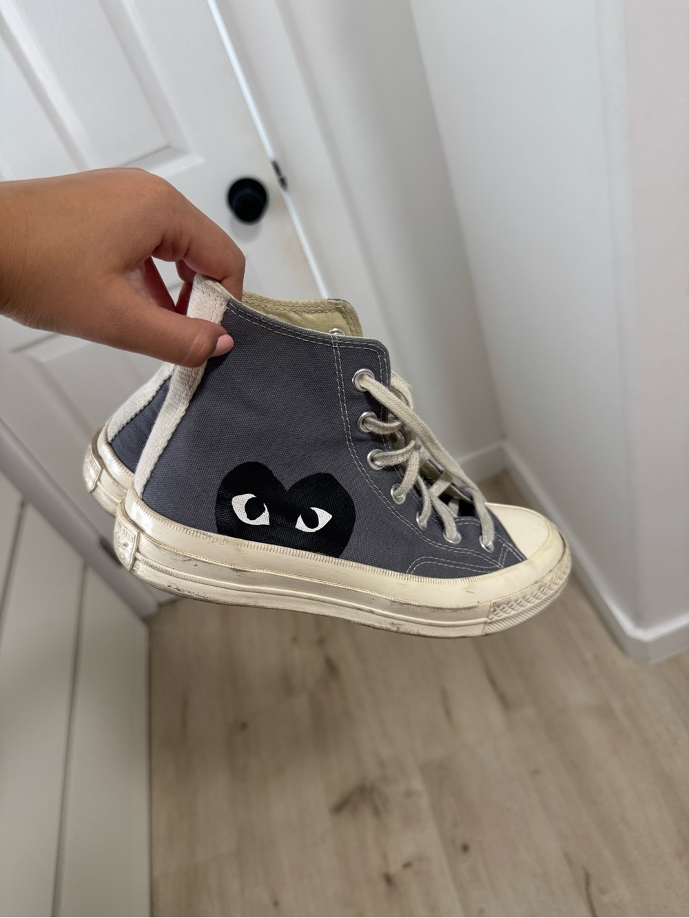 Woman High-Top Sneakers with Heart Eye Graphic - Blue